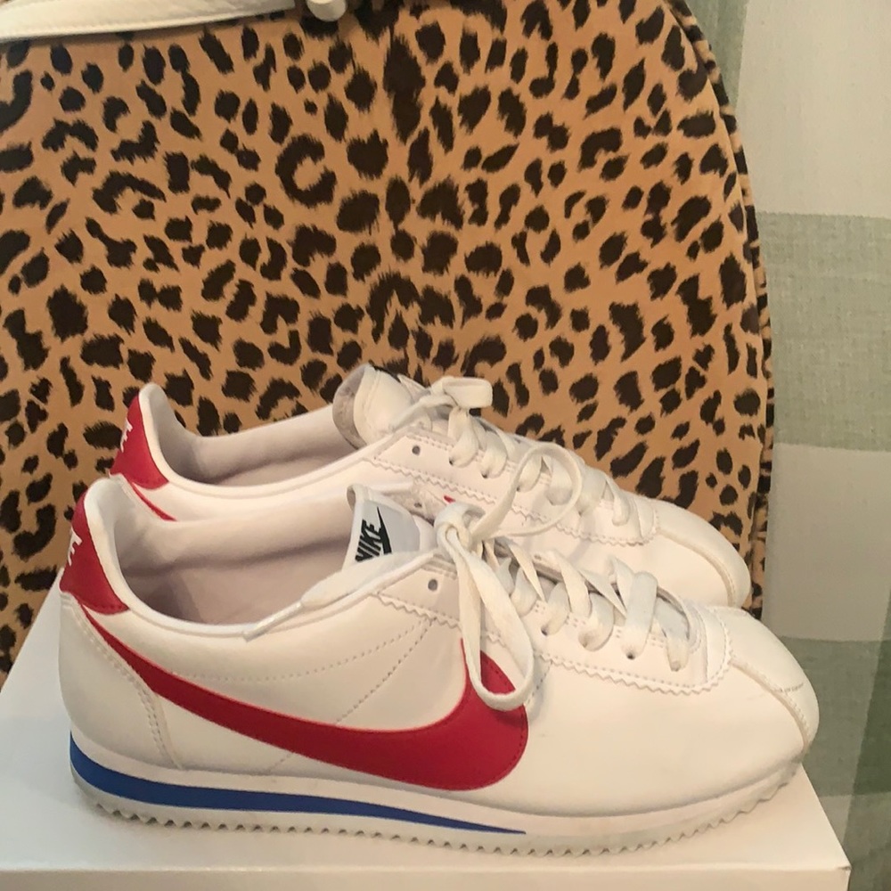 Nike tennis shoes size 8.5